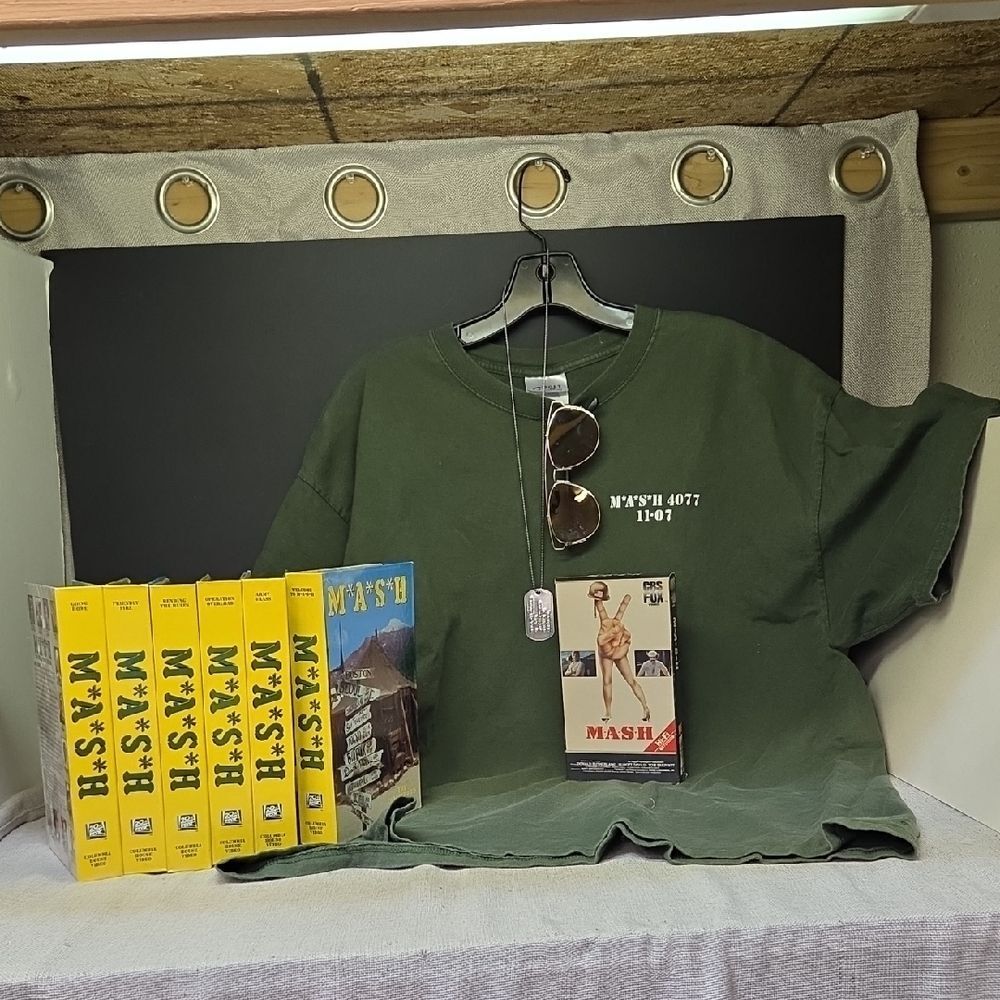 Mash Bundle 7 Vhs, Shirt,‎ Sunglasses And Dogtags